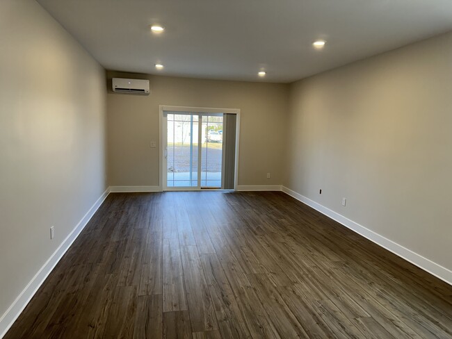 Building Photo - 259 Liam Ln