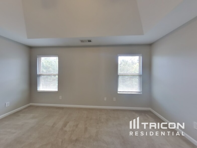 Building Photo - 4370 Rainer Dr