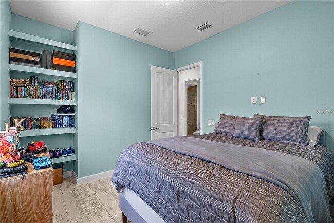 Building Photo - 319 Compass Point Dr