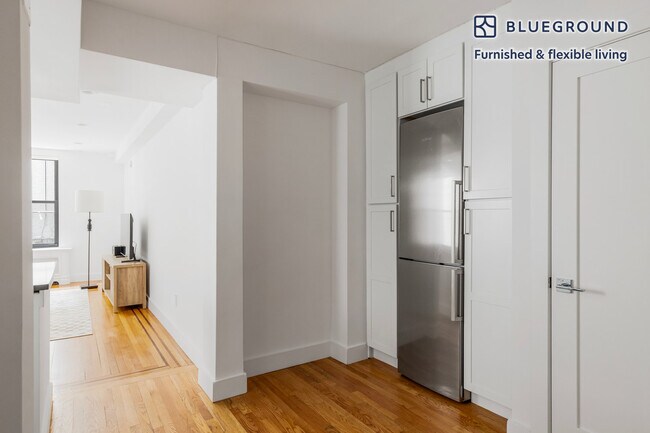Building Photo - 10 W 65th St
