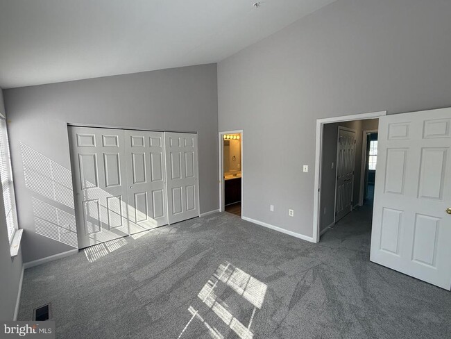 Building Photo - 8645 Willow Leaf Ln
