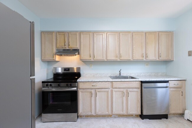 Building Photo - 52,54-54 Blydenburgh Ave