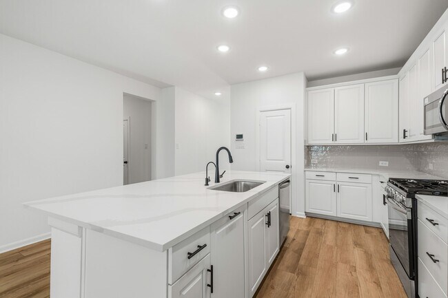 Building Photo - 17043 Luminous Ln