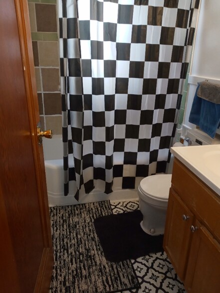 Building Photo - 1210 Erie St