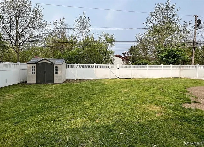 Fully Fenced Backyard/Storage Shed - 198 Garden Pky