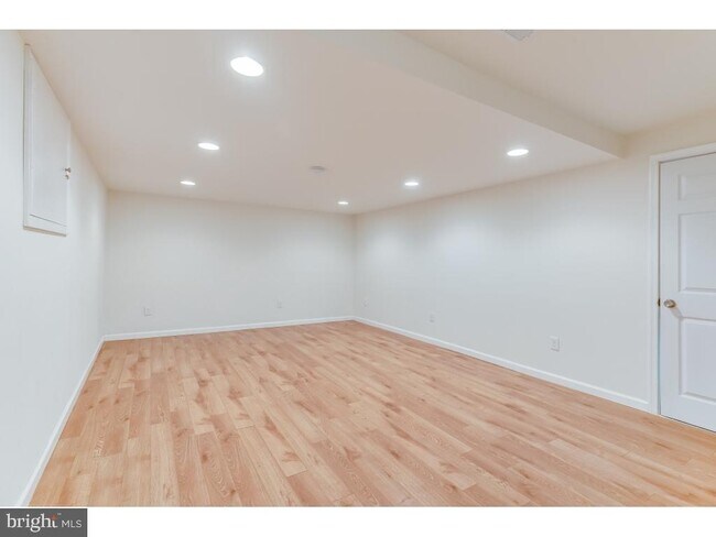 Building Photo - 7220 Vistas Ln