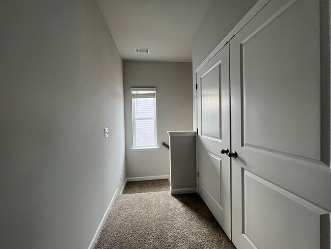 Building Photo - 5144 Aylesbury Ct