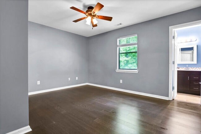 Building Photo - 221 Pollard Dr