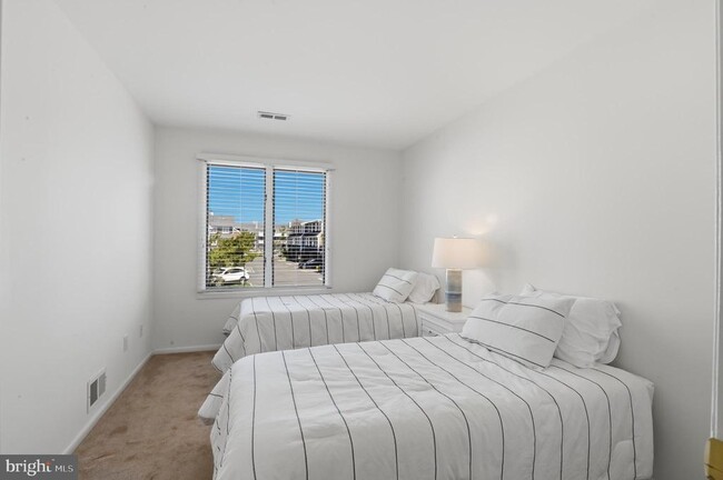 Building Photo - 1401 Harbour Cove