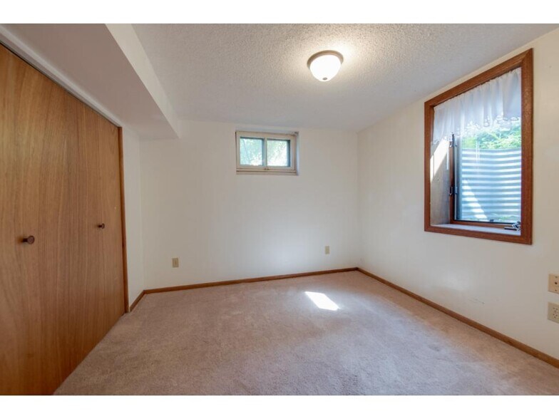 Building Photo - 1674 St Clair Ave