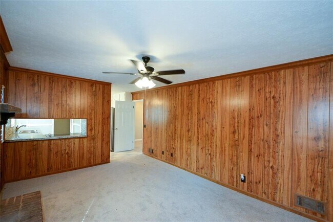 Building Photo - 1316 White Oak St SE