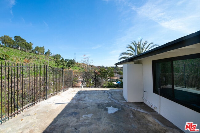 Building Photo - 4339 Blanchard St