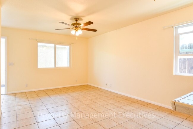 Building Photo - 2 Bed, 2 Bath Townhome with Garage & Bonus Room