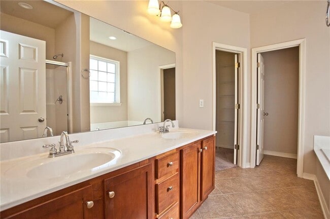 Building Photo - 3004 SW Camden Dr