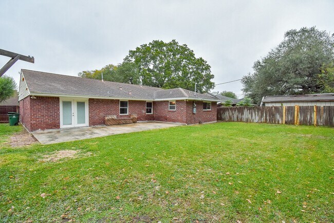 Building Photo - 9615 Beverly Hill St