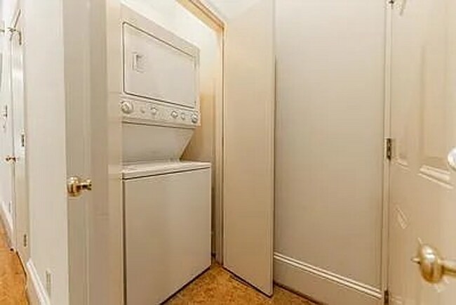 Building Photo - 21 S Plum St