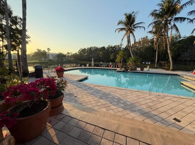 Building Photo - 100 Crestwood Ct N