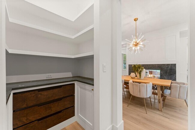 Building Photo - 2530 Stanmore Dr