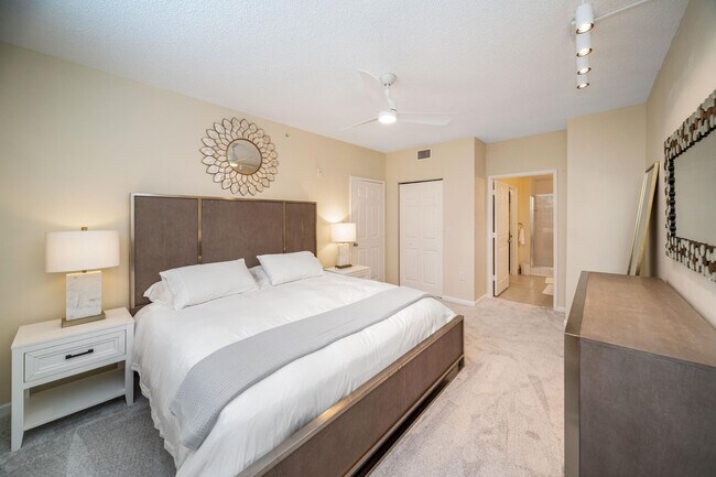 Building Photo - 720 S Sapodilla Ave