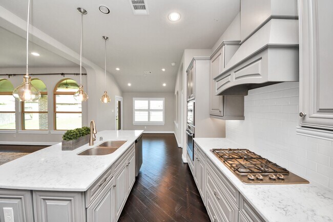Building Photo - 6243 Garden Lakes Ln