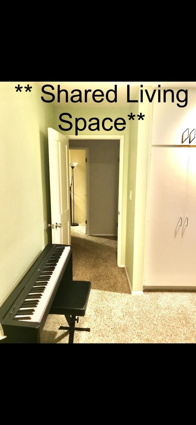 Building Photo - bedroom in West Hollywood CA 90046