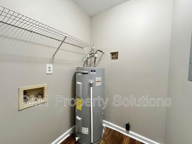 Building Photo - 2332 W Vandalia Rd