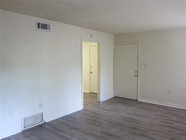 Building Photo - 300 NW 20th Ave