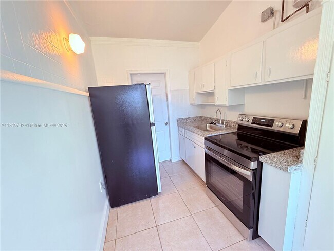 Building Photo - 1045 NE 80th St