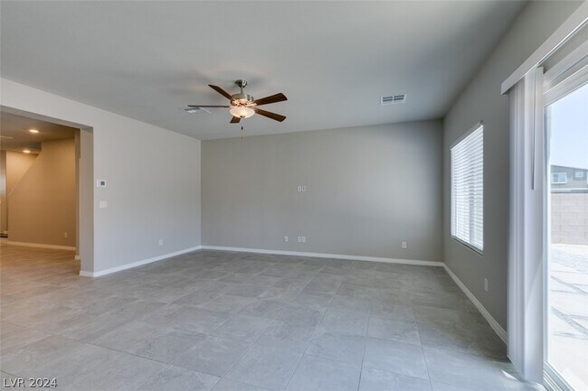 Building Photo - 945 Willow Berry Ave