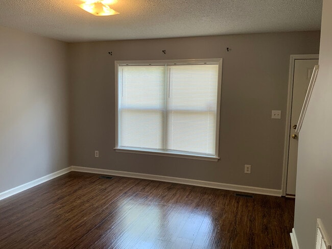 Building Photo - 206 W 15th St