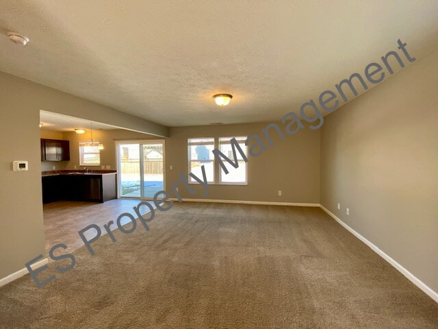 Building Photo - Beautiful 4 bedroom, 2.5 bathroom home in Ingalls- Prairie Hollow Community