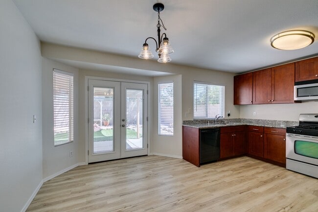 Building Photo - EASTERN AND WINDMILL 3 BEDROOM HOME WITH LARGE BACKYARD, NO HOA, AND SOLAR PANELS