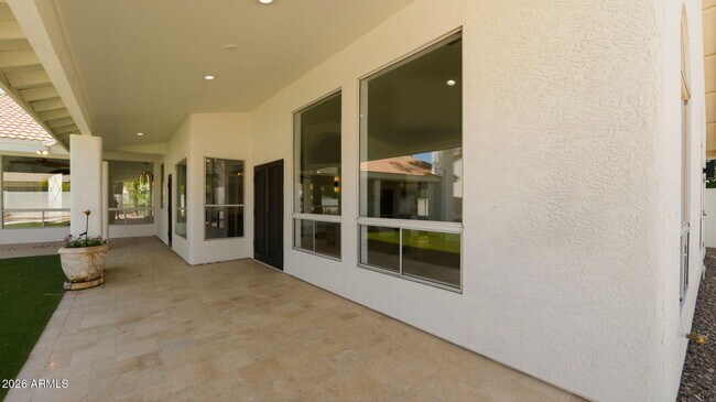 Building Photo - 8638 E Dahlia Dr