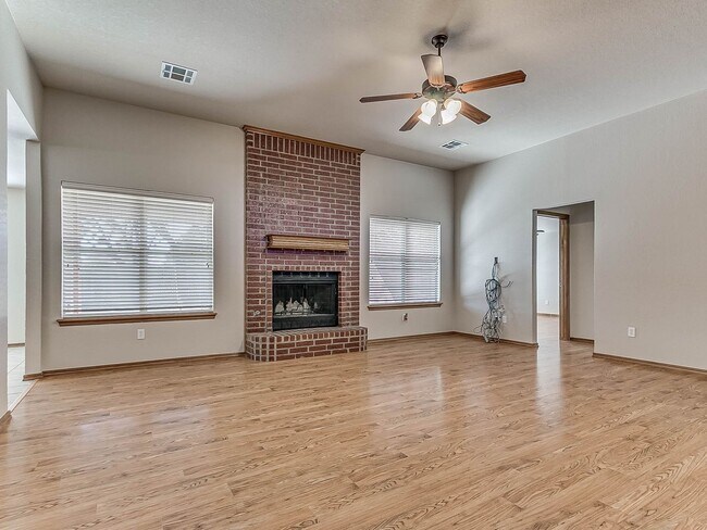 Building Photo - 4 Bed | 2 Bath | 2 Car Garage - Edmond Schools - North Hampton Addition