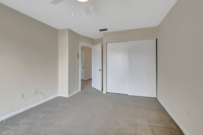 Building Photo - 6732 Canary Palm Cir