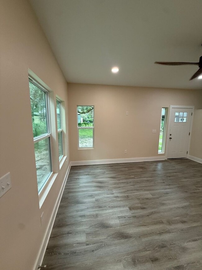Building Photo - 4405 NW 31st Ave