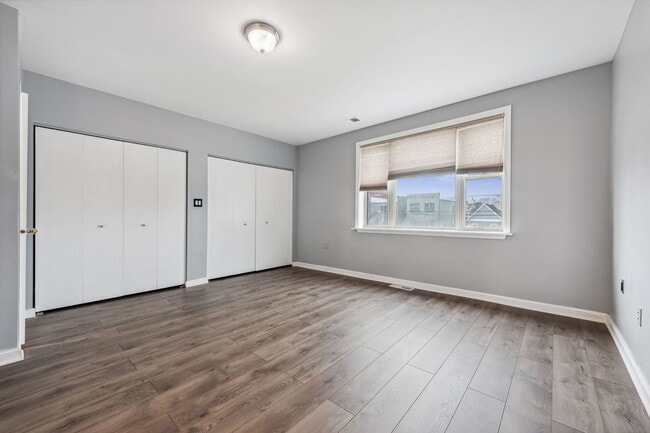 Building Photo - 4528 S St Lawrence Ave