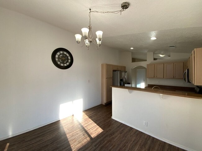 Building Photo - 2 Bedroom Single Story Home Available Near Hwy 550 NE & Paseo Del Volcan NE in Enchanted Hills Ri...