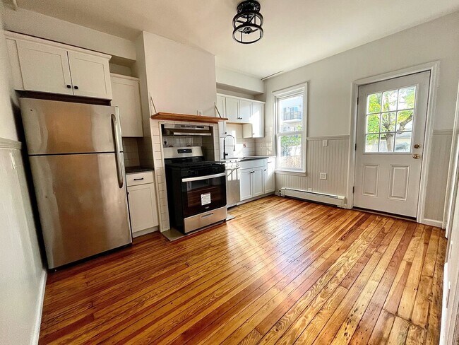 Building Photo - 27 Hopkins Ave