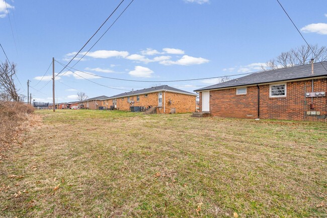 Building Photo - 111 Tandy Dr