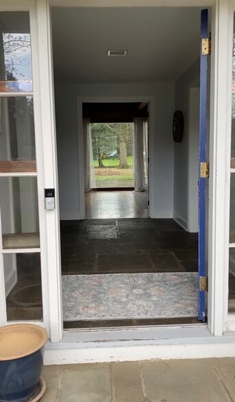 Front entrance - 439 Allens Creek Rd