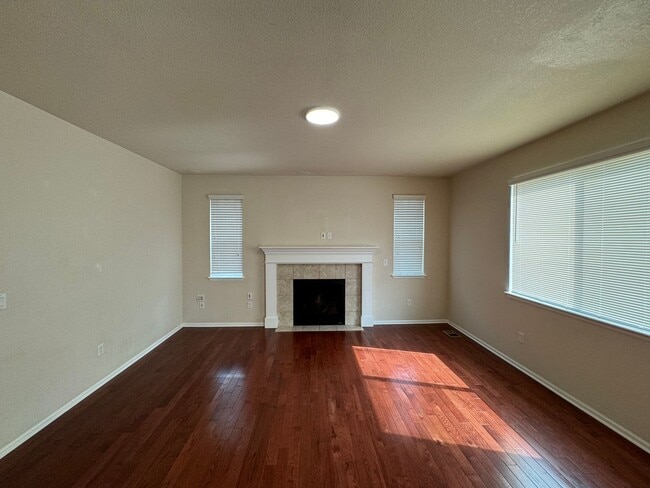 Building Photo - Well maintained Home with 4 bedrooms 3 baths in Erie