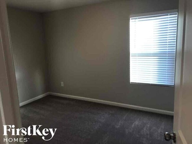 Building Photo - 6914 Lowline Dr