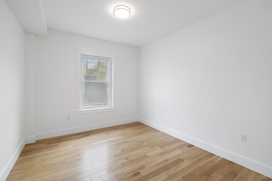 Building Photo - 401 Columbia St