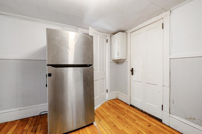 Building Photo - 4 Elm St