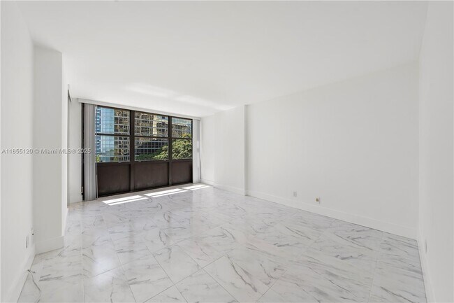 Building Photo - 1925 Brickell Ave