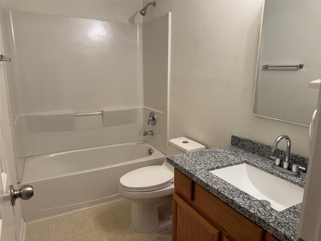 Building Photo - 10 Druids Glen Pl