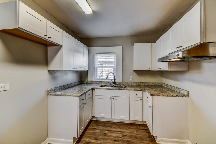 Building Photo - 1615 1st St S