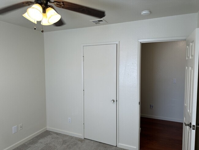 Building Photo - Beautiful Manteca 3 Bedroom Single Story H...