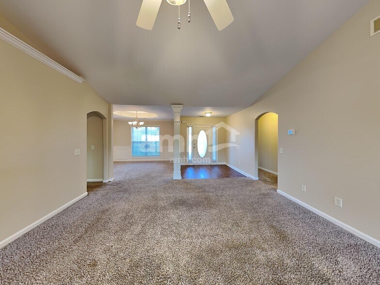 Building Photo - 521 San Dra Way